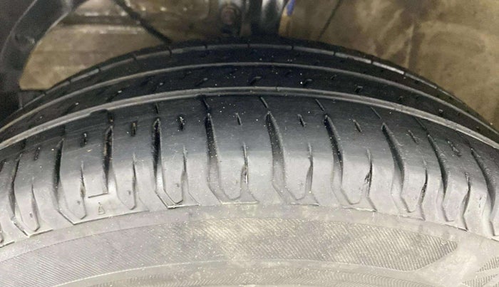 2021 Maruti Ertiga ZXI AT SHVS, Petrol, Automatic, 65,152 km, Left Front Tyre Tread