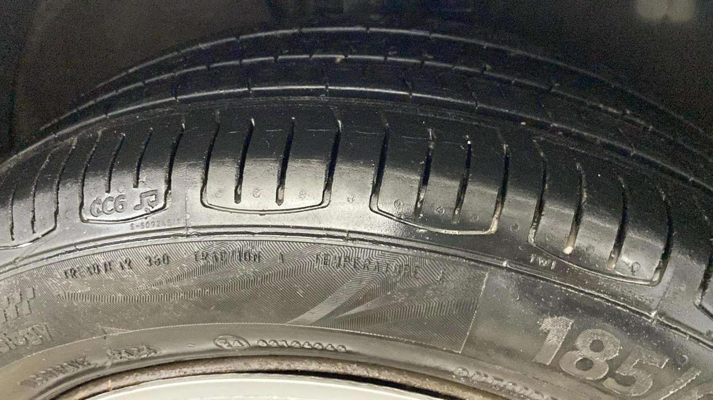 2018 Volkswagen Ameo COMFORTLINE 1.0L, Petrol, Manual, 64,284 km, Right Front Tyre Tread
