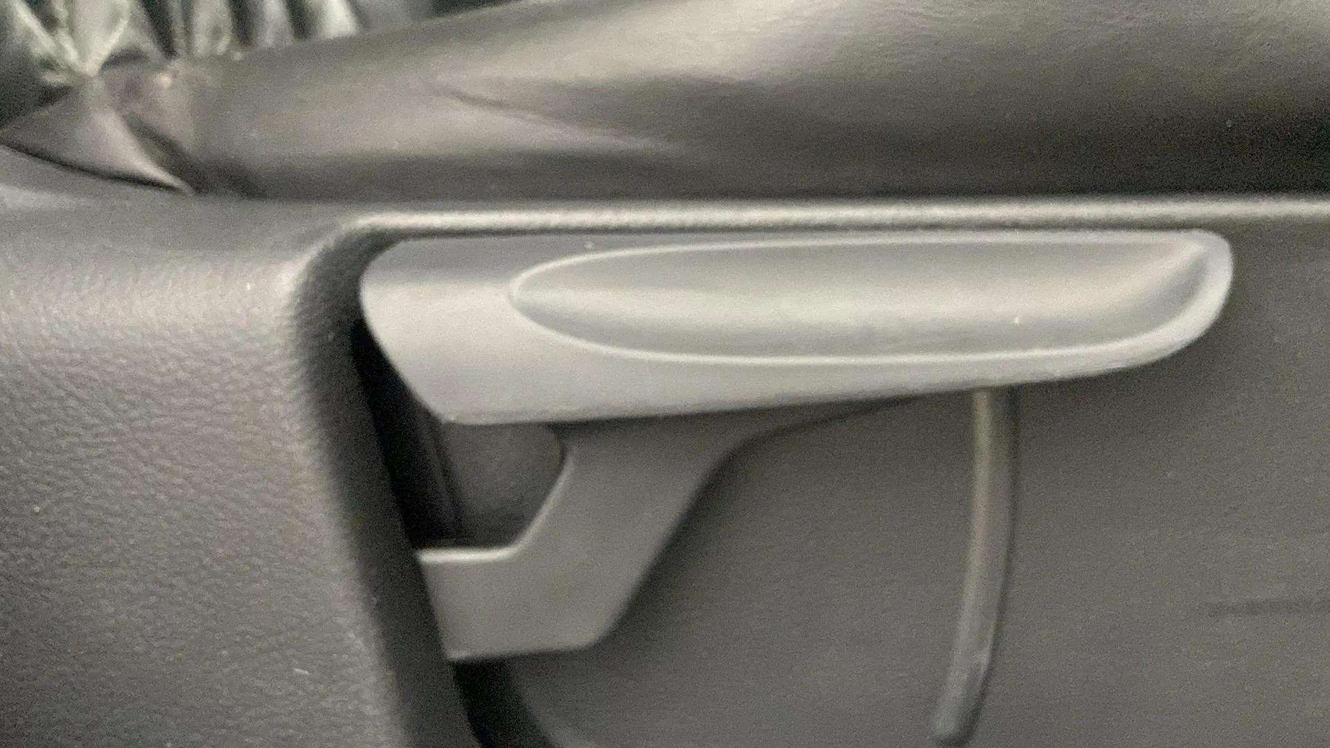 Driver-side-adjustment-panel-40