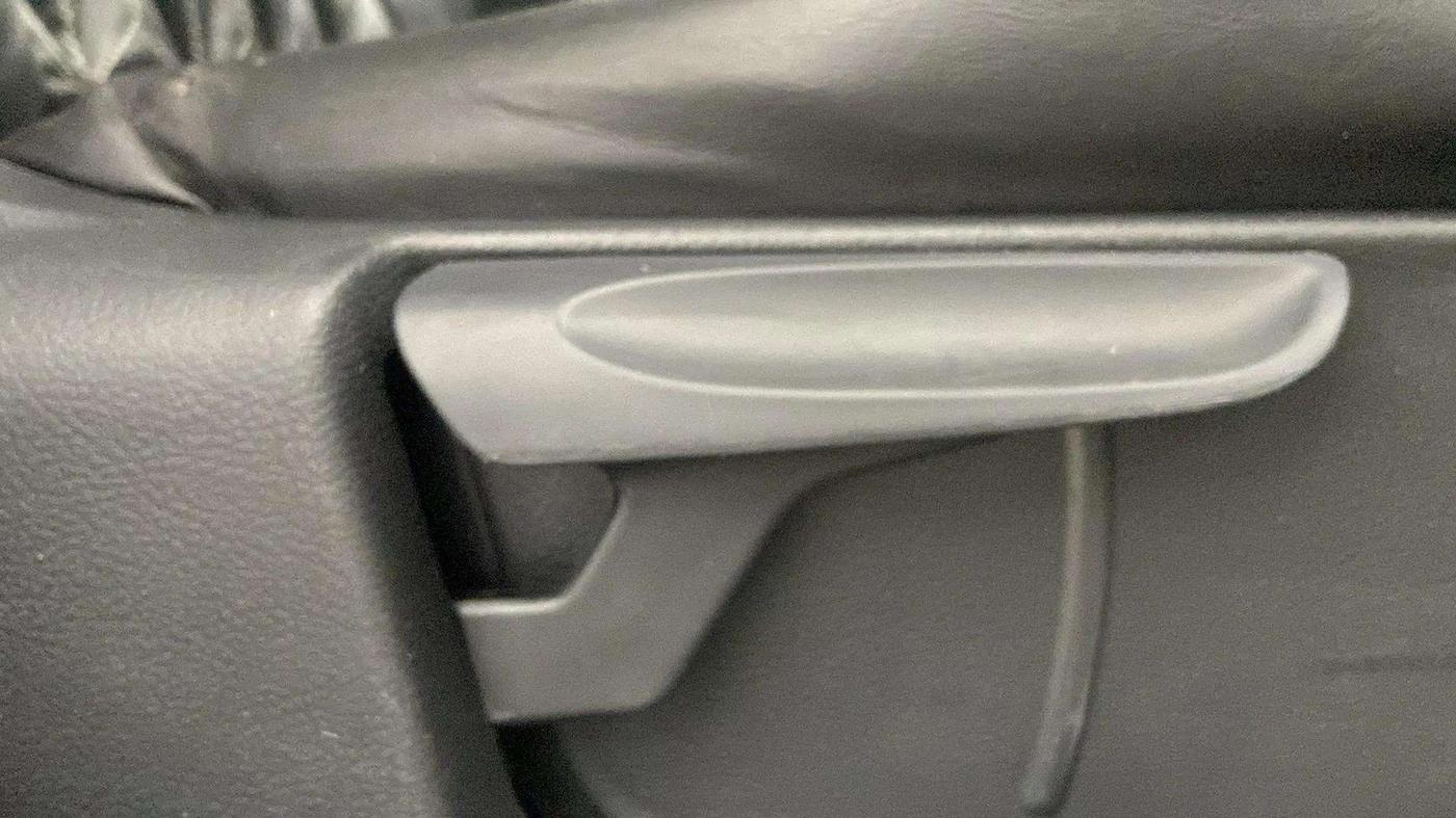 2018 Volkswagen Ameo COMFORTLINE 1.0L, Petrol, Manual, 64,284 km, Driver Side Adjustment Panel