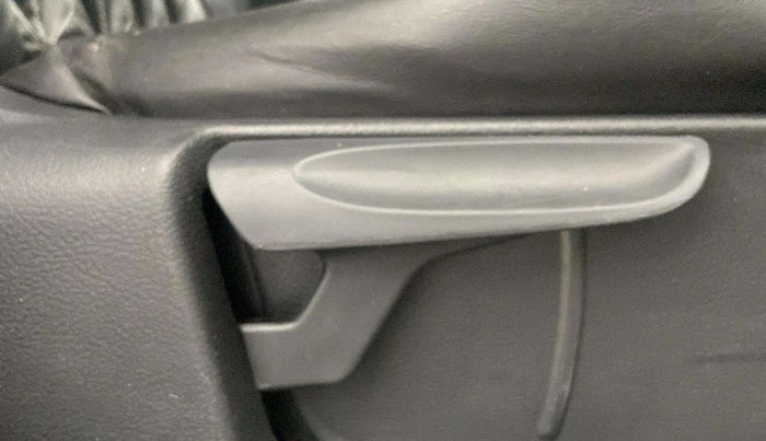 2018 Volkswagen Ameo COMFORTLINE 1.0L, Petrol, Manual, 64,284 km, Driver Side Adjustment Panel