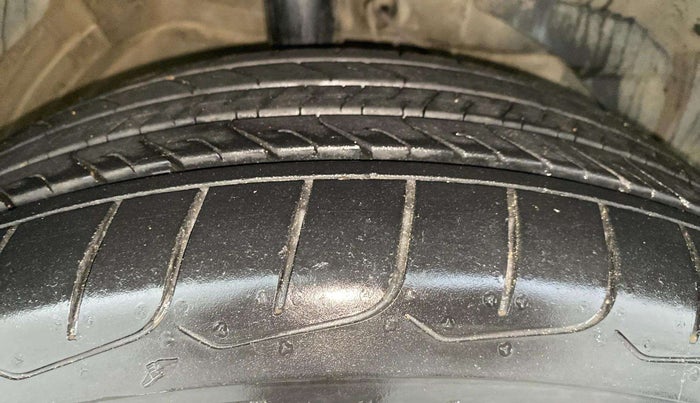 2019 MG HECTOR SMART 1.5 DCT PETROL, Petrol, Automatic, 40,294 km, Right Front Tyre Tread