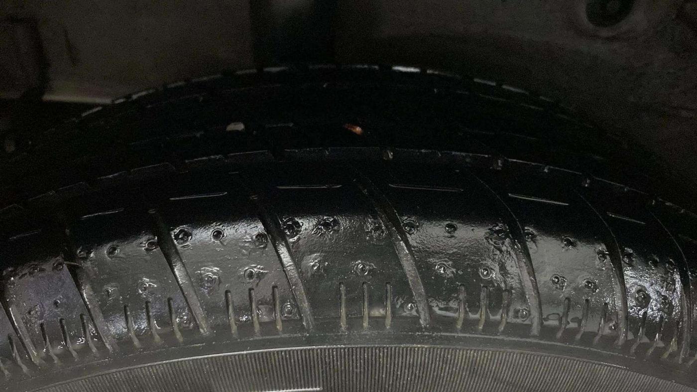 2017 Maruti Celerio VXI AMT, Petrol, Automatic, 7,165 km, Right Rear Tyre Tread