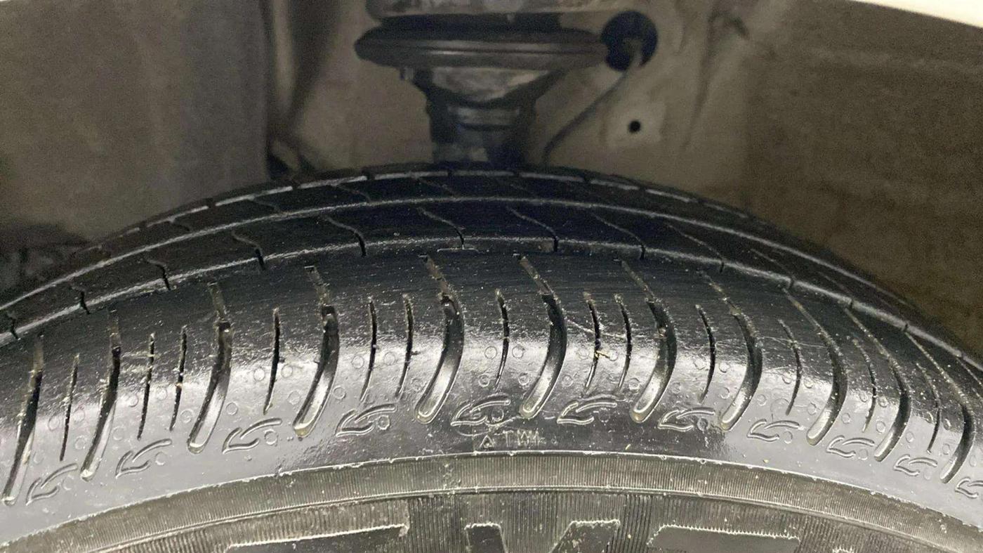 2023 Maruti New Wagon-R VXI 1.0 AMT, Petrol, Automatic, 13,586 km, Left Front Tyre Tread