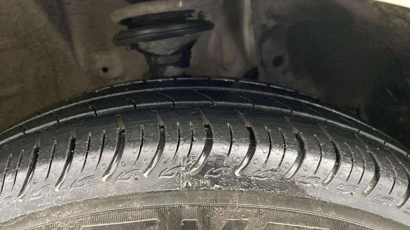 2023 Maruti New Wagon-R VXI 1.0 AMT, Petrol, Automatic, 13,586 km, Right Front Tyre Tread