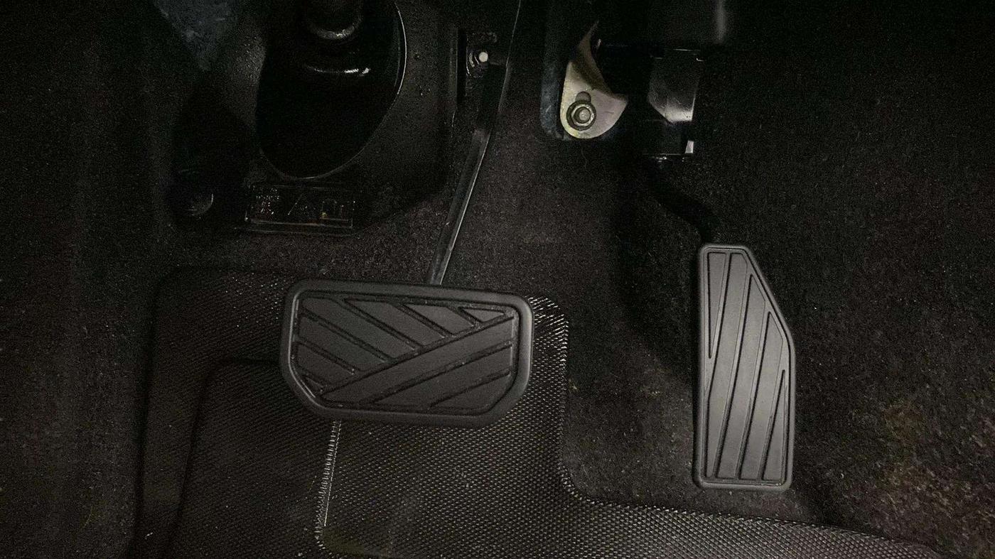 2023 Maruti New Wagon-R VXI 1.0 AMT, Petrol, Automatic, 13,586 km, Pedals