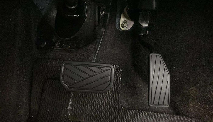 2023 Maruti New Wagon-R VXI 1.0 AMT, Petrol, Automatic, 13,586 km, Pedals