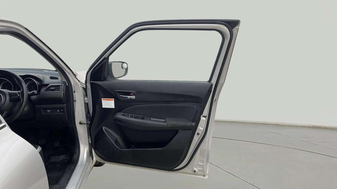 2023 Maruti Swift VXI CNG, CNG, Manual, 42,482 km, RHS Front Door