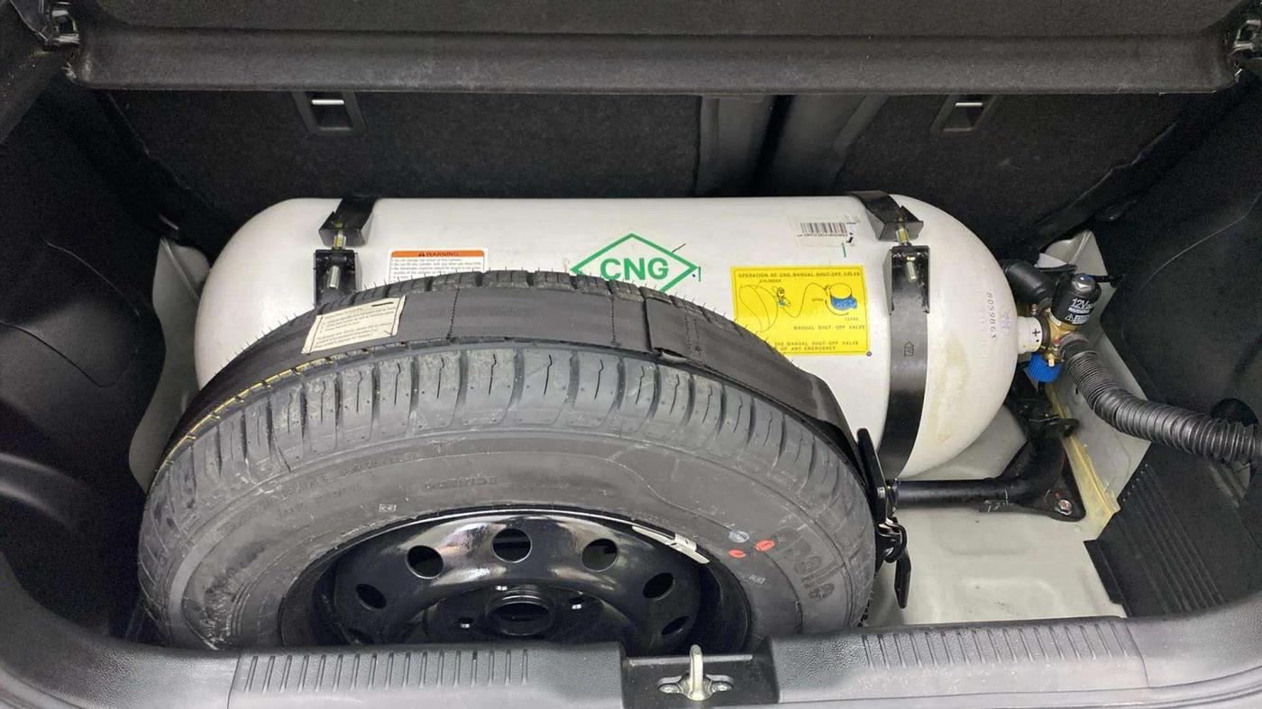 2023 Maruti Swift VXI CNG, CNG, Manual, 42,482 km, Boot Inside