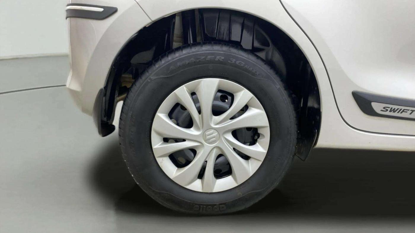 2023 Maruti Swift VXI CNG, CNG, Manual, 42,482 km, Right Rear Wheel