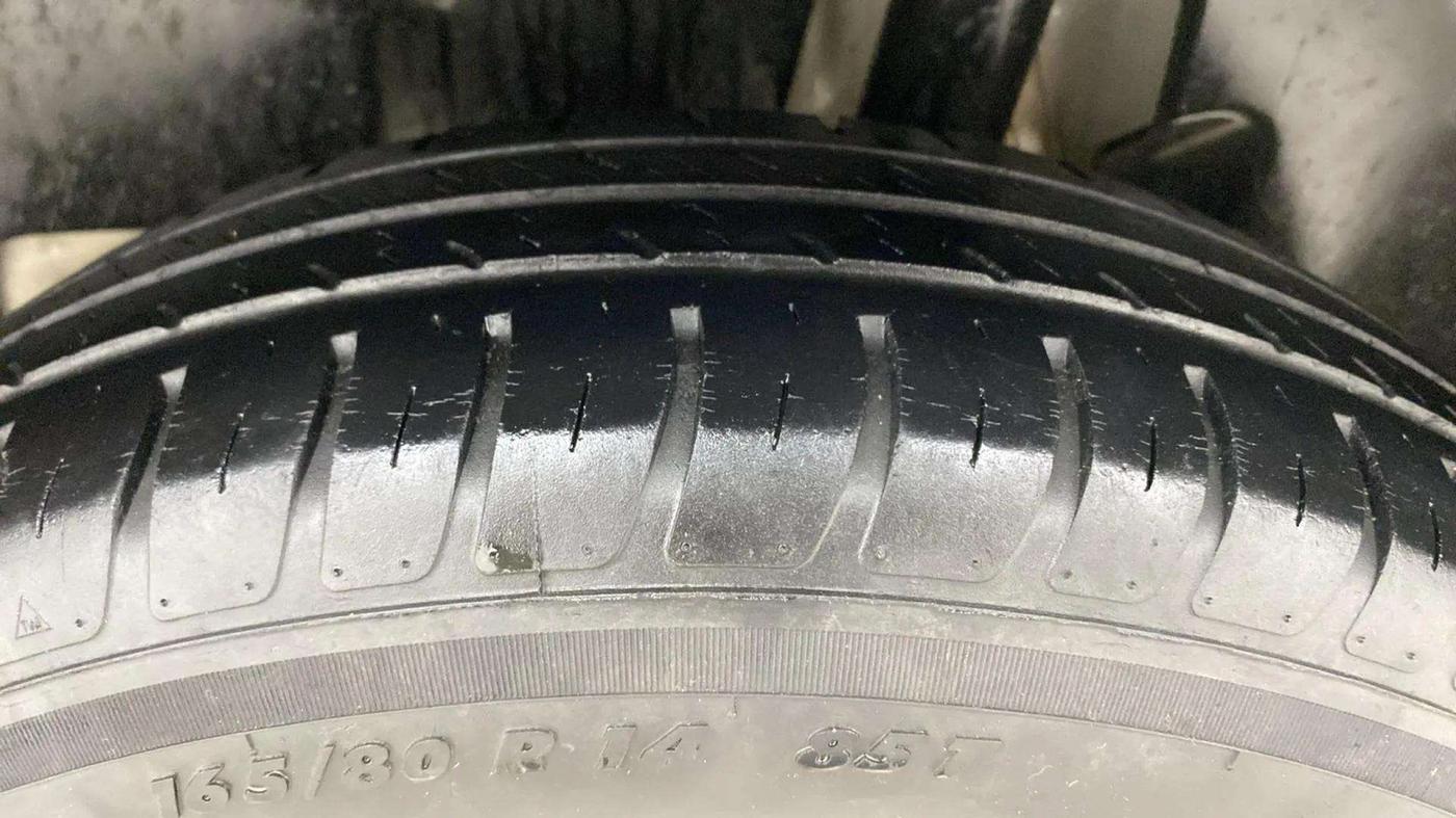2023 Maruti Swift VXI CNG, CNG, Manual, 42,482 km, Left Rear Tyre Tread