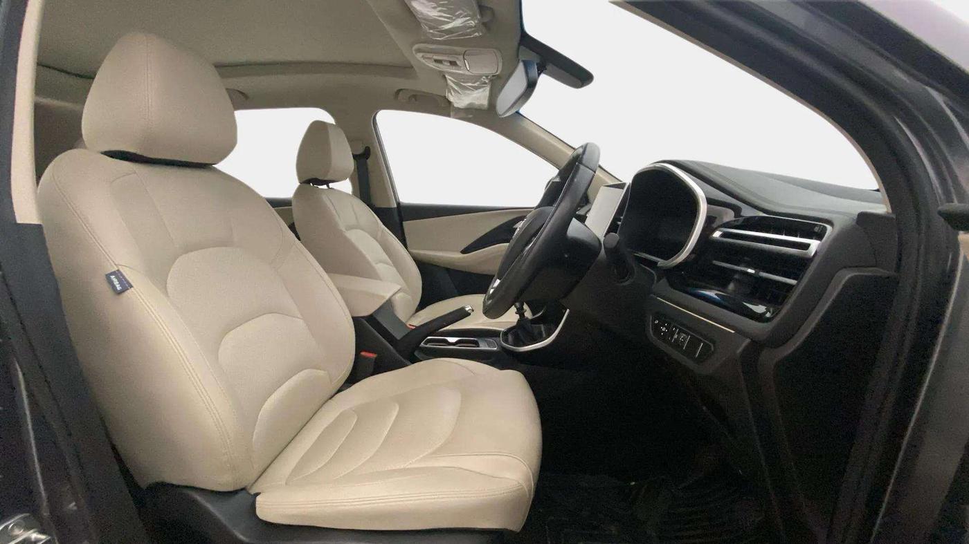 2023 MG HECTOR SMART PRO 1.5 TURBO MT PETROL, Petrol, Manual, 14,667 km, Right Side Front Door Cabin