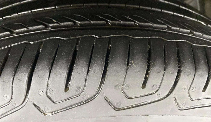 2016 Ford Ecosport TITANIUM 1.5L DIESEL, Diesel, Manual, 1,16,411 km, Right Front Tyre Tread