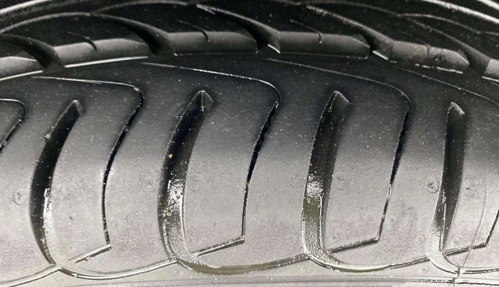 2016 Ford Ecosport TITANIUM 1.5L DIESEL, Diesel, Manual, 1,16,411 km, Left Rear Tyre Tread
