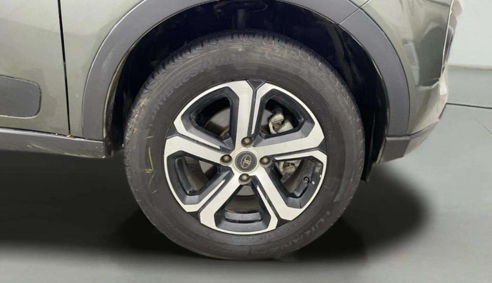 2023 Tata NEXON XZA PLUS DIESEL, Diesel, Automatic, 30,146 km, Right Front Wheel