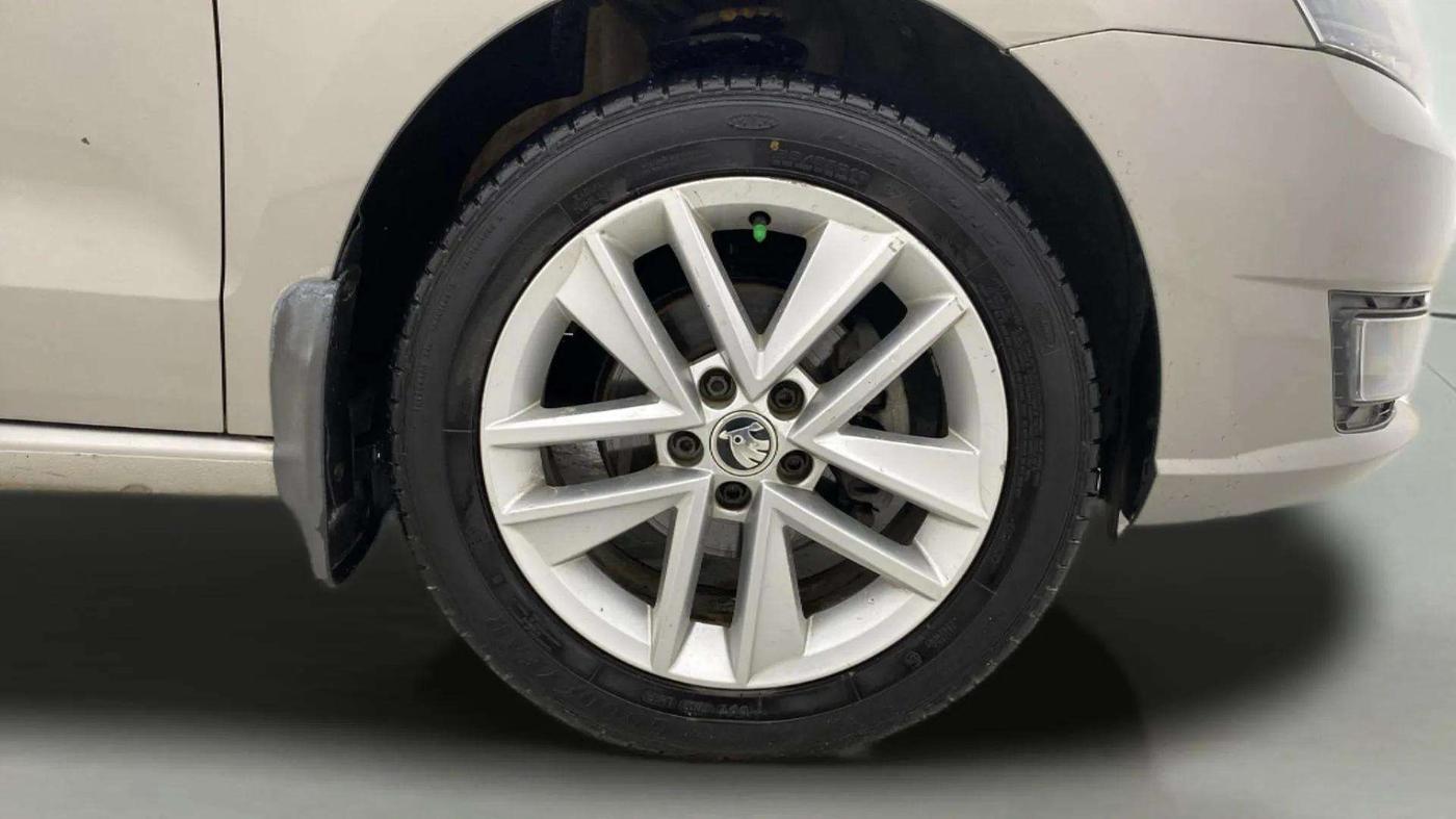 2018 Skoda Rapid STYLE 1.6 MPI, Petrol, Manual, 97,262 km, Right Front Wheel