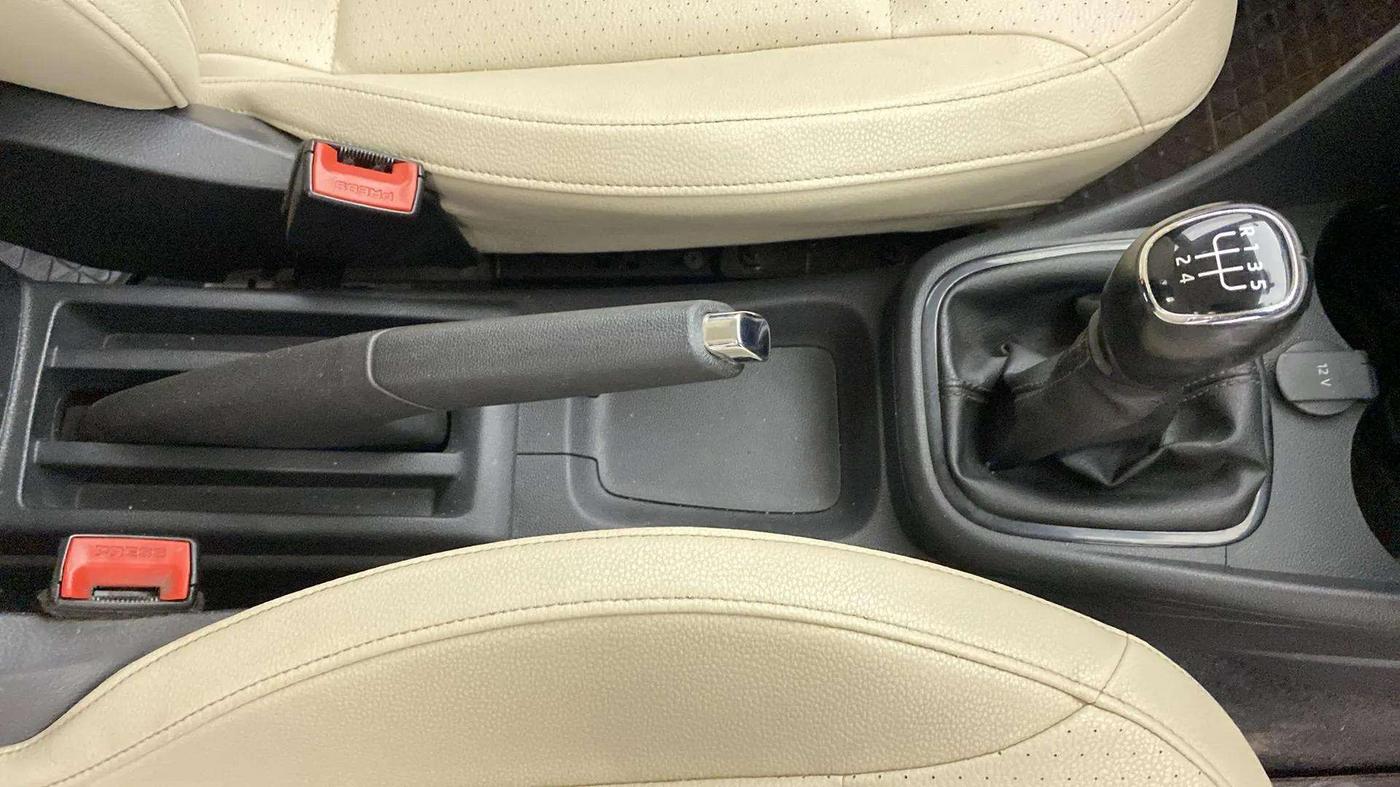 2018 Skoda Rapid STYLE 1.6 MPI, Petrol, Manual, 97,262 km, Gear Lever