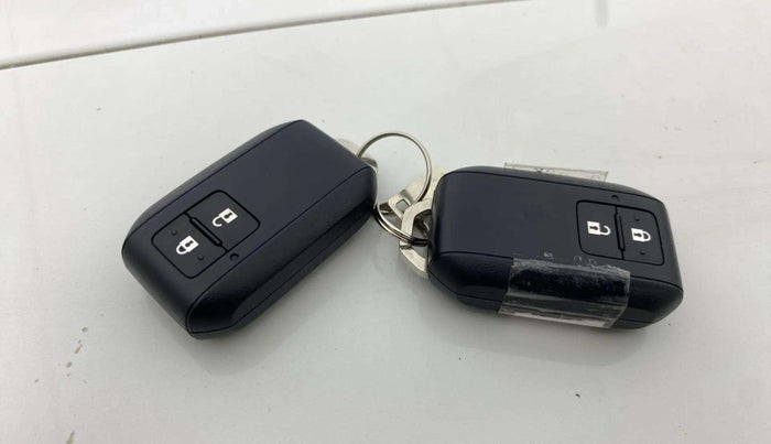 2022 Toyota Glanza G, Petrol, Manual, 17,698 km, Key Close Up