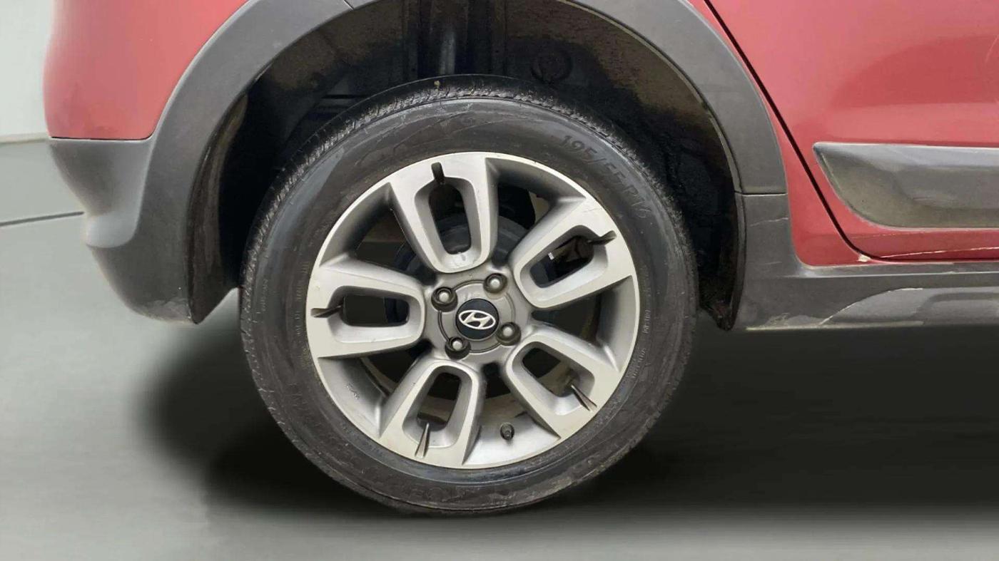 2018 Hyundai i20 Active 1.2 SX, Petrol, Manual, 25,411 km, Right Rear Wheel