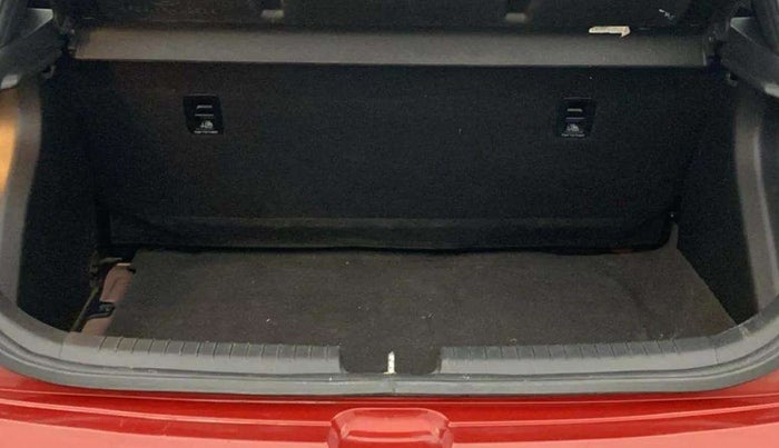 2018 Hyundai i20 Active 1.2 SX, Petrol, Manual, 25,392 km, Boot Inside