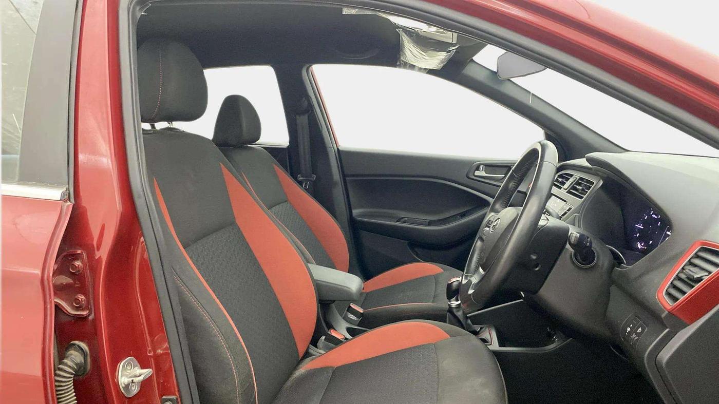 2018 Hyundai i20 Active 1.2 SX, Petrol, Manual, 25,411 km, Right Side Front Door Cabin