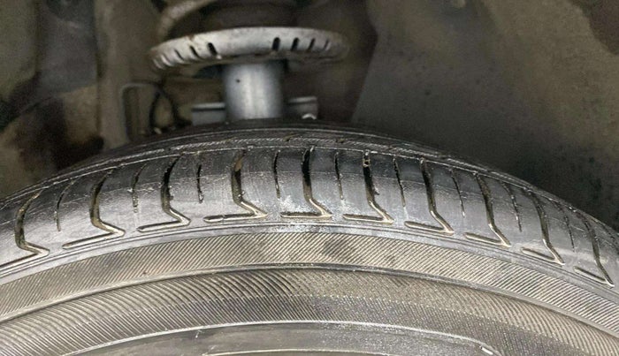 2013 Volkswagen Polo HIGHLINE1.2L, Petrol, Manual, 75,090 km, Left Front Tyre Tread