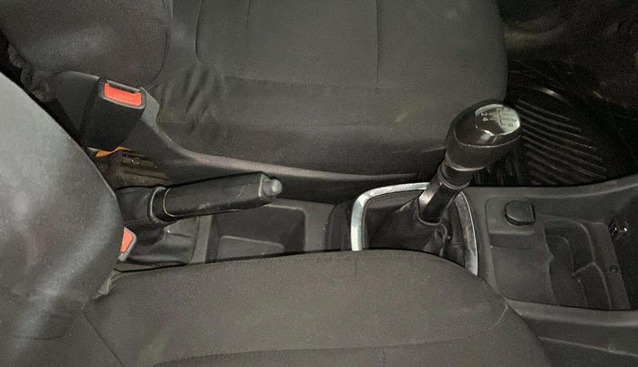 2016 Renault Kwid RXL, CNG, Manual, 60,804 km, Gear Lever