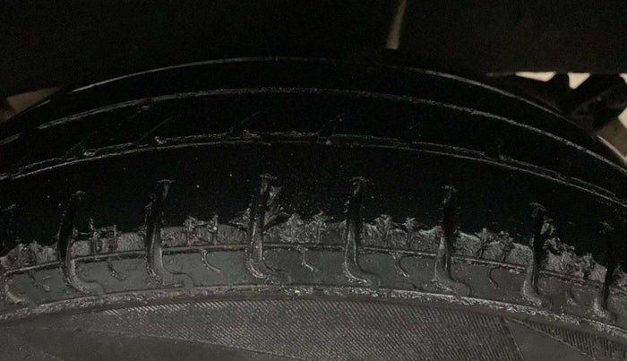 2016 Renault Kwid RXL, CNG, Manual, 60,804 km, Left Rear Tyre Tread