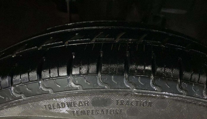 2016 Renault Kwid RXL, CNG, Manual, 60,804 km, Right Front Tyre Tread