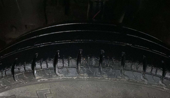 2016 Renault Kwid RXL, CNG, Manual, 60,804 km, Left Front Tyre Tread