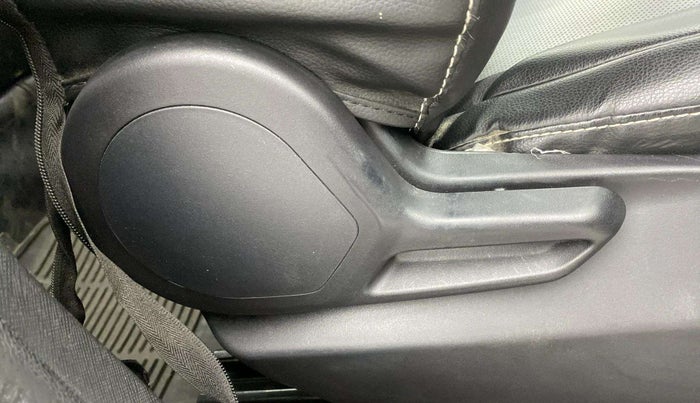 2022 Tata NEXON XM PLUS SUNROOF PETROL, Petrol, Manual, 40,281 km, Driver Side Adjustment Panel