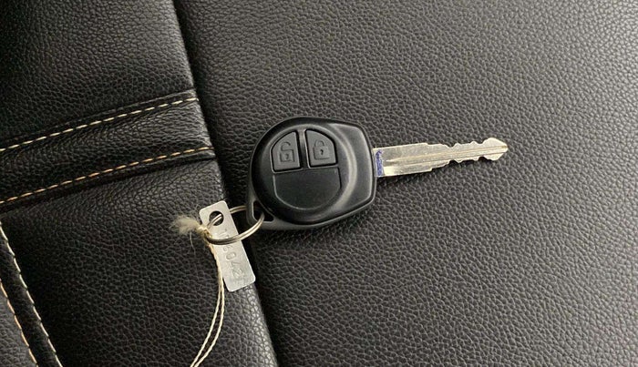 2017 Maruti Swift LXI (O), Petrol, Manual, 79,769 km, Key Close Up