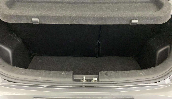 2017 Maruti Swift LXI (O), Petrol, Manual, 79,769 km, Boot Inside