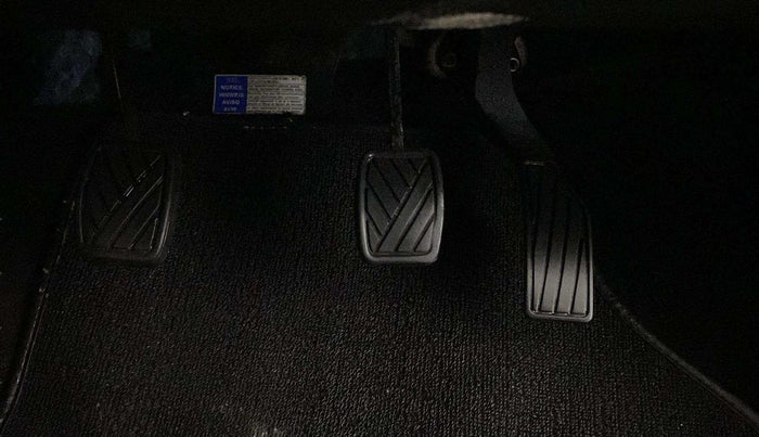 2017 Maruti Swift LXI (O), Petrol, Manual, 79,769 km, Pedals