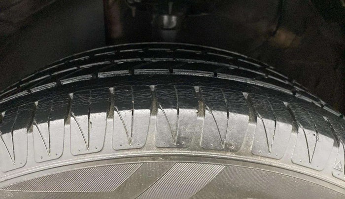 2021 KIA SONET GTX PLUS 1.0 IMT DUAL TONE, Petrol, Manual, 38,656 km, Left Front Tyre Tread