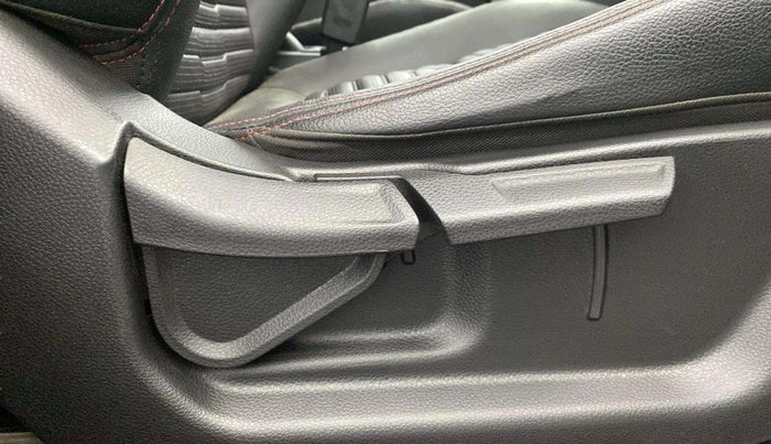 2021 KIA SONET GTX PLUS 1.0 IMT DUAL TONE, Petrol, Manual, 38,656 km, Driver Side Adjustment Panel