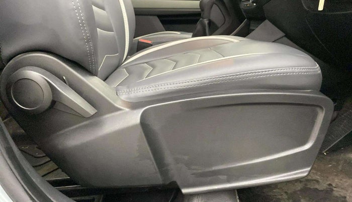 2024 Tata PUNCH ADVENTURE RHYTHM PACK MT, Petrol, Manual, 10,041 km, Driver Side Adjustment Panel