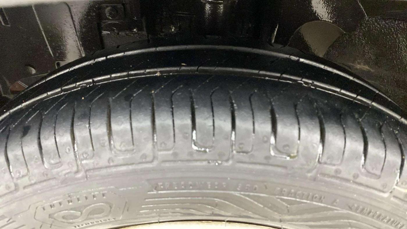 2016 Renault Kwid RXT 1.0, Petrol, Manual, 88,292 km, Left Front Tyre Tread