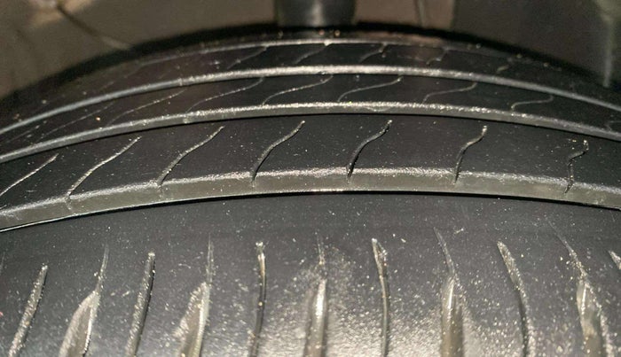 2023 KIA SONET HTX 1.0 IMT, Petrol, Manual, 24,458 km, Right Front Tyre Tread