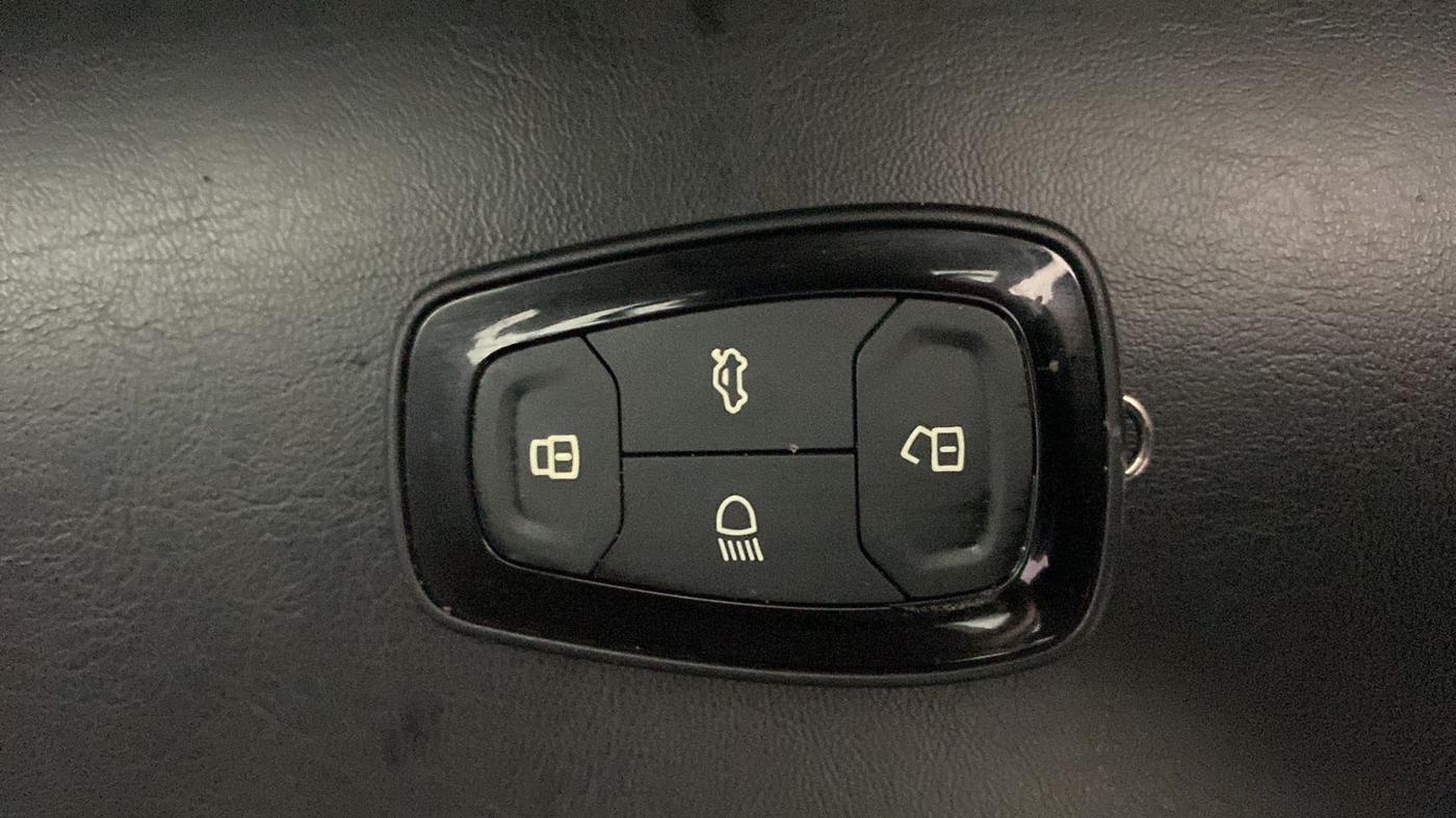 2020 Tata Harrier XT PLUS 2.0L KRYOTEC DARK EDITON, Diesel, Manual, 45,834 km, Key Close Up