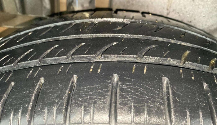 2013 Maruti Swift Dzire ZDI, Diesel, Manual, 1,10,002 km, Right Rear Tyre Tread