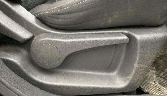 2021 Nissan Kicks XV 1.5, Petrol, Manual, 69,082 km, Driver Side Adjustment Panel