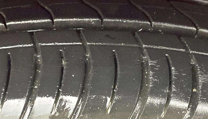 2016 Ford Figo Aspire TITANIUM 1.2 PETROL, Petrol, Manual, 70,248 km, Right Front Tyre Tread