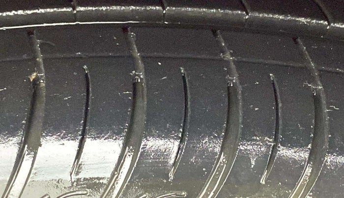 2016 Ford Figo Aspire TITANIUM 1.2 PETROL, Petrol, Manual, 70,248 km, Left Front Tyre Tread