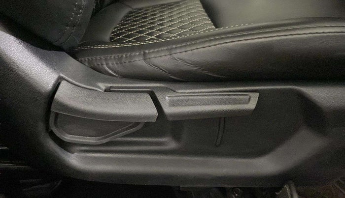 2019 Hyundai VENUE SX 1.0 TURBO, Petrol, Manual, 96,462 km, Driver Side Adjustment Panel