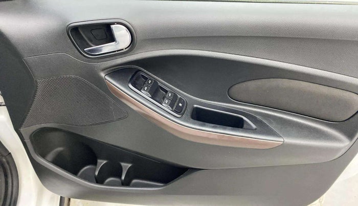 2018 Ford FREESTYLE TITANIUM 1.2 PETROL, Petrol, Manual, 55,660 km, Driver Side Door Panels Control