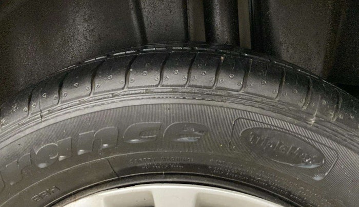 2015 Maruti Ciaz VXI+, Petrol, Manual, 27,386 km, Left Rear Tyre Tread