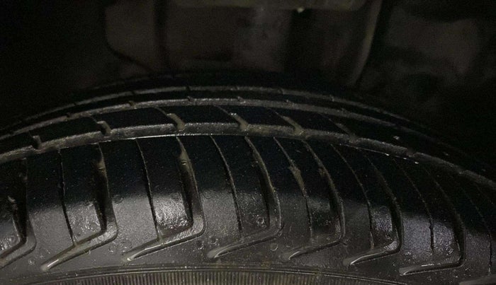 2018 Tata Tiago XE PETROL, Petrol, Manual, 56,688 km, Right Front Tyre Tread