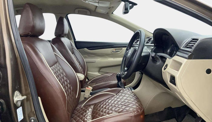 2014 Maruti Ciaz ZXI, Petrol, Manual, 72,019 km, Right Side Front Door Cabin