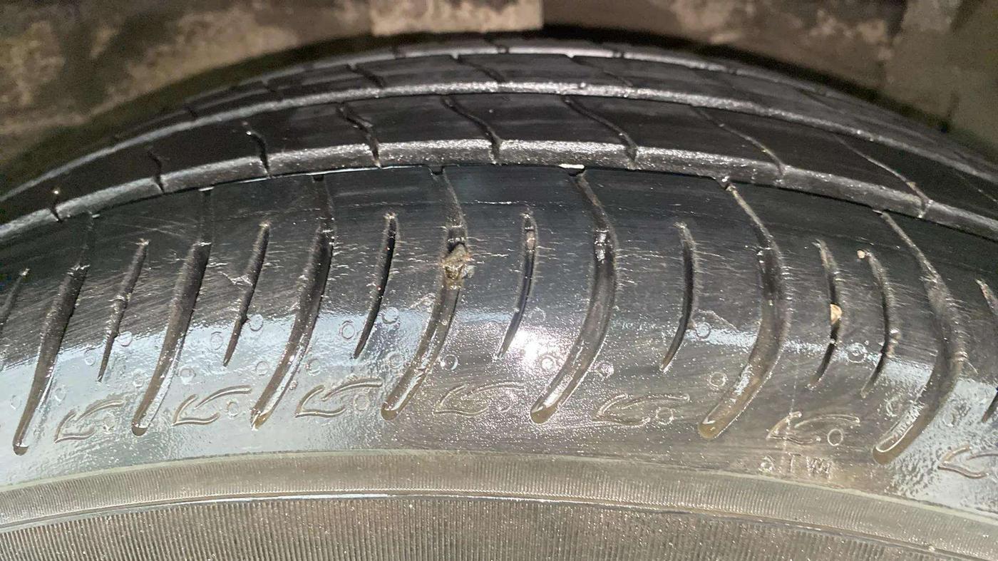 2014 Maruti Ciaz ZXI AT, Petrol, Automatic, 42,963 km, Right Front Tyre Tread